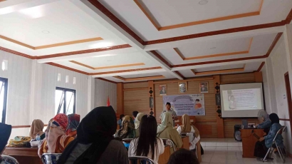 Mahasiswa P2MB UPI Berhasil Mengadakan Seminar Pendidikan "Pentingnya Pola Asuh Terhadap Pendidikan Karakter Anak" di Desa Cijeler