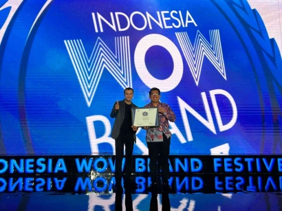 Penghargaan Gold Champion Kategori Courier Service Indonesia WOW Brand 2023 Diraih oleh JNE