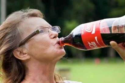 Soda Lovers: Kisah Mengagumkan Orang-orang yang Setia Minum Soda Selama Bertahun-tahun