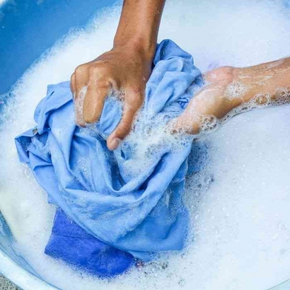 Mengapa Kita Harus Mencuci pakaian?