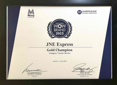Terbongkarnya Rahasia Sukses JNE! Penghargaan Gold Champion Kategori Courier Service Indonesia WOW Brand 2023