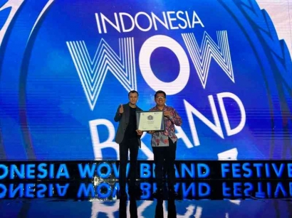 Bangganya, JNE Raih Penghargaan Gold Champion Indonesia WOW Brand