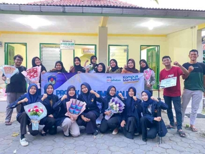 Mahasiswi PPG Pra Jabatan UPGRIS Beri Pelatihan Pembuatan Bucket dan Pemasaran Online kepada Karang Taruna Tunas Harpala Semarang