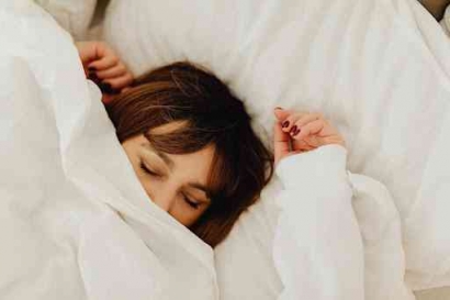 7 Cara Mengontrol Mimpi Saat Tidur dan Penjelasan Lucid Dream yang Bisa Terjadi