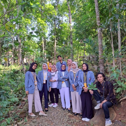 Mahasiswa Kelompok 4 P2MB Universitas Pendidikan Indonesia Kampus Sumedang Menyelenggarakan Kegiatan Rantang Simpati pada Warga Lanjut Usia