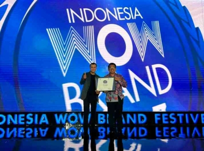 JNE Raih Penghargaan Gold Champion Kategori Courier Service Indonesia WOW Brand 2023