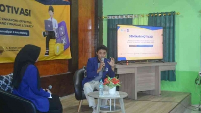 Seminar Motivasi Mahasiswa Akuntansi UM dalam Kegiatan Asistensi Mengajar di SMK Muhammadiyah 2 Malang