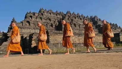 Memperingati Hari Raya Waisak: Perjalanan Inspiratif Para Biksu dari Thailand ke Indonesia