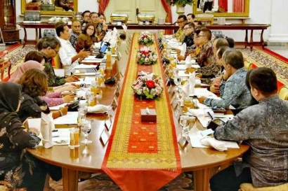 Plintat-plintut Jokowi Soal Cawe-cawe dan Kebiasaannya yang Kerap Inkonsisten