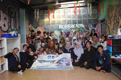 Mahasiswa PPG Prajabatan Upgris Gelar Workshop Pembuatan Batik Ecoprint Bersama Rubbik School