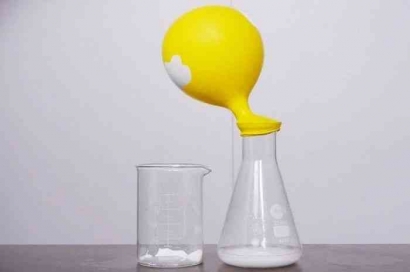 Reaksi Kimia Menakjubkan! Menguak Misteri Cuka dan Baking Soda yang Bisa Mengembangkan Balon!