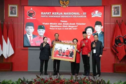 Di Balik Senyum Megawati...