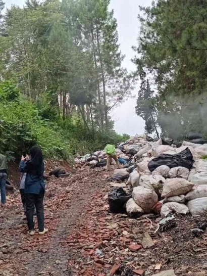 Pembuatan Pupuk dari Limbah Organik Menggunakan Metode Kompos Cacing di Desa Langensari, Kec.Lembang