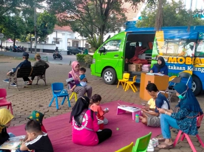 Perpustakaan Keliling Dinas Perpustakaan Umum dan Arsip Kota Malang
