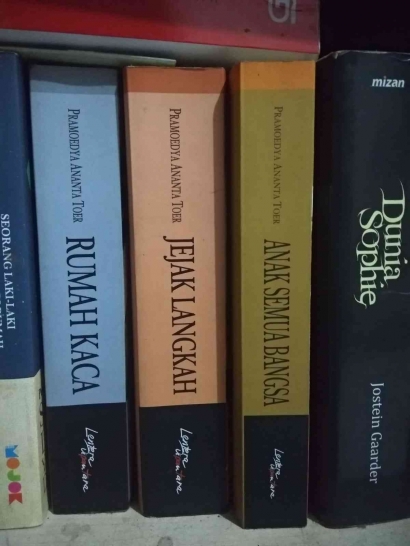 Meresensi Novel Bumi Manusia Karya Pramoedya Ananta Toer