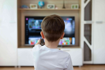 Televisi Sebagai Sarana Pendidikan Semenjak Dini: Menyulap Hiburan Menjadi Pembelajaran Positif