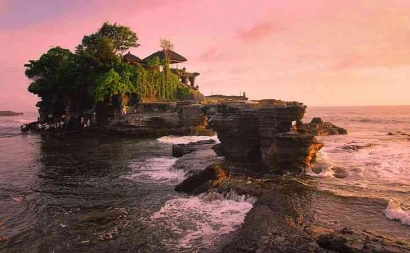 [Puisi] Pantulan Surga di Mata Bali