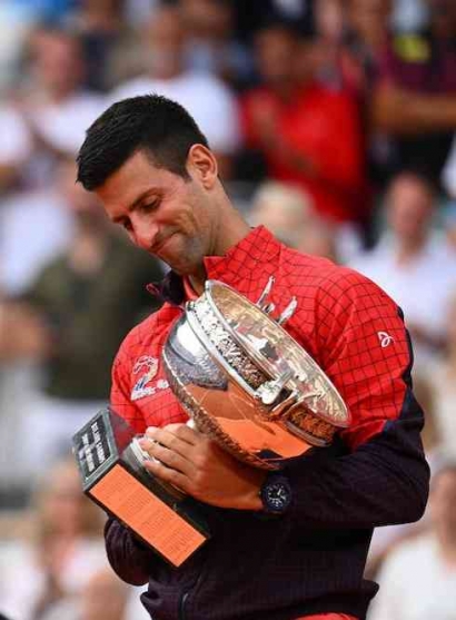 Prancis Terbuka (16):  Djokovic Raih Trophy ke-3 dan Grand Slam ke-23