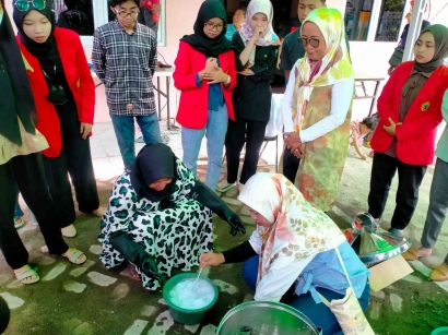 Mahasiswa Untag Surabaya Mengadakan Pelatihan dan Pembuatan EcoPrint