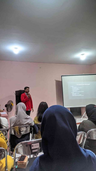 Mahasiswa Untag Surabaya Mengadakan Sosialisasi Ecoprint bersama Warga Medokan Semampir SBY