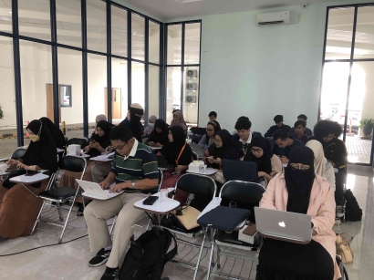 Universitas Al-Azhar Indonesia Gelar Workshop Flash Blogging