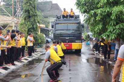 Sambut Hari Bhayangkara Ke-77 Polres Cilegon Laksanakan Lomba Tarik AWC