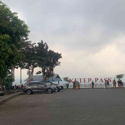 Ketep Pass: Tempatnya Melihat Gagahnya Gunung Merapi & Merbabu