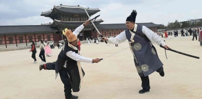 Istana Gyeongbokgung dan Jasa Sewa Hanbok, Perlukah Ditiru atau Diadopsi?