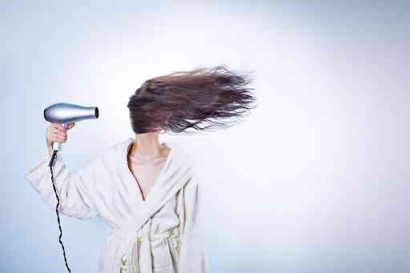5 Tips Meluruskan Rambut Mengembang dan Sulit Diatur dengan Mudah