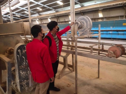 Kreatif ! Inovasi Mahasiswa UNTAG Surabaya Mengurangi Dampak Polusi Udara di Lingkungan Kerja