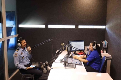 Cegah TPPO dan Publikasi VOA, Imigrasi Putussibau Lakukan Dialog Interaktif Bersama Radio Rasika