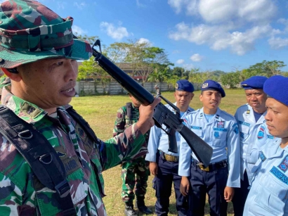 Cepat dan Tepat Sasaran, Petugas Lapas Terbuka Lombok Tengah Kanwil Kemenkumham NTB Latihan Menembak