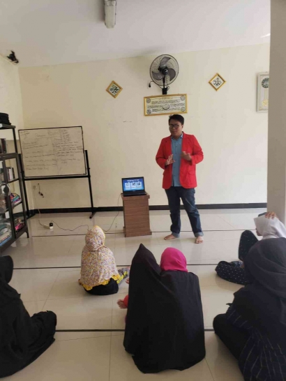 Kurangnya Senses Of Belonging, Mahasiswa UNTAG Surabaya Memberikan Psikoedukasi Senses Of Belonging
