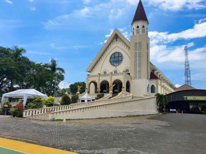 Menengok Pesona Gereja Santo Yakobus di Surabaya