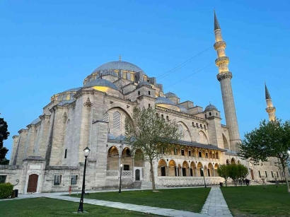 Menyambut Fajar di Masjid Sulaymaniye, Istanbul