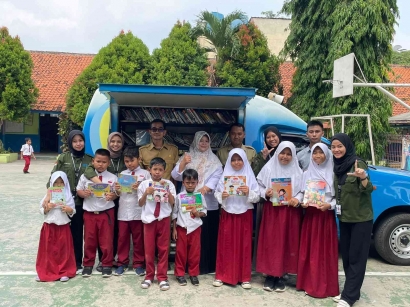 Meningkatkan Minat Literasi, Mahasiswa Datangkan Pusling di SDS Plus Ar-Rahmaniyah