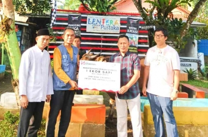Bank Sinarmas Salurkan Sapi Kurban untuk 200 Keluarga di TBM Lentera Pustaka