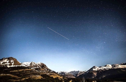Meteorit: Bintang Jatuh yang Mengancam Bumi