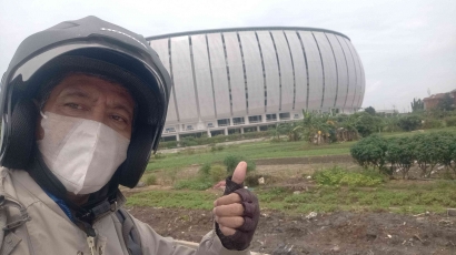 Stadion JIS, Antara Politik dan Gengsi