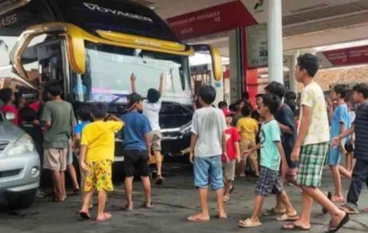 "Om Om Telolet Om", Klakson Bus Menjadi Hiburan Favorit Anak-anak