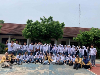 Tim Toxic Productivity Melakukan Sosialisasi di SMA Mandalahayu Bekasi