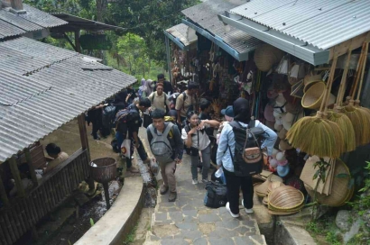 Pengusaha Lokal Memainkan Peran Penting dalam Pariwisata Berkelanjutan di Kampung Naga