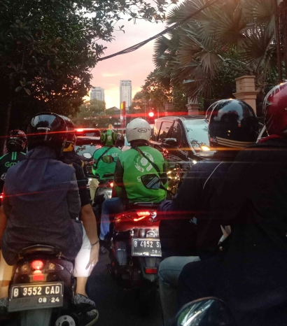 Mengatasi Kemacetan di Jakarta: Peran AI, Urban Sprawl, dan Kebijakan Terintegrasi