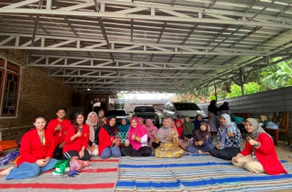 Mahasiswa KKN UNTAG Surabaya Melakukan Pendampingan Komposter Metode Aerob Di Desa Begaganlimo