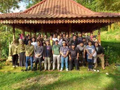 Eksplorasi Kampung Adat Segunung: Destinasi Wisata Menarik untuk Studi Perencanaan Paket Wisata