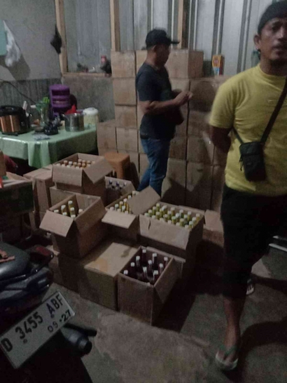 Ratusan Botol Miras Tak Berizin Disita Satnarkoba Polres Subang