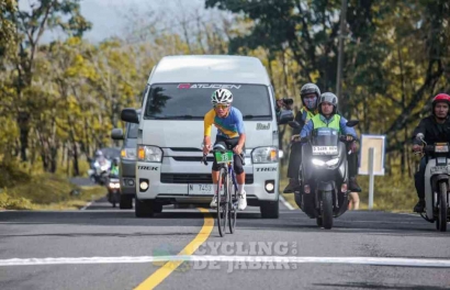 Tempuh Jarak Hampir 400 Km, Afghani Atlet Kota Bandung Berhasil Finish Cycling de Jabar 2023