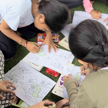 Mahasiswa USNI Melakukan Pengabdian Masyarakat ke Taman Bacaan Masyarakat (TBM) Kolong