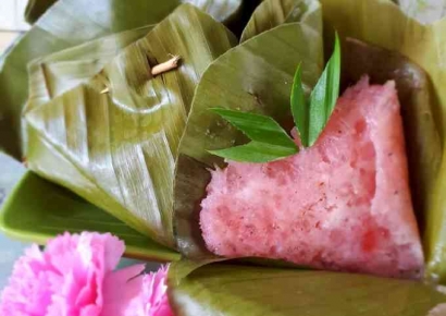 Awug Awug Sagu Mutiara: Makanan Tradisional dengan Tekstur Kenyal yang Dibungkus Daun Pisang