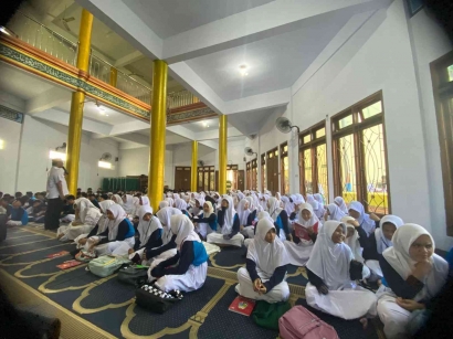 Masa Ta'aruf Siswa Madrasah  di MTs Al Falah Penjaringan Berlangsung Seru dan Asik